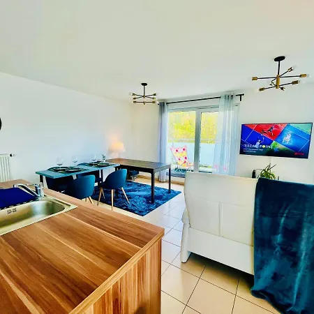 Apartment City - 70m2 - Easy Parking - Bus - 2 Tvs - Between City And Forest