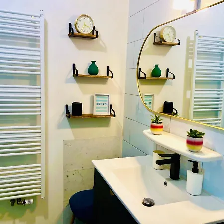 City - 70m2 - Easy Parking - Bus - 2 Tvs - Between City And Forest Apartment