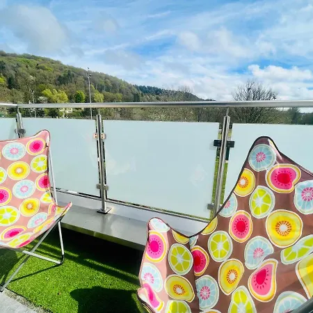 City - 70m2 - Easy Parking - Bus - 2 Tvs - Between City And Forest